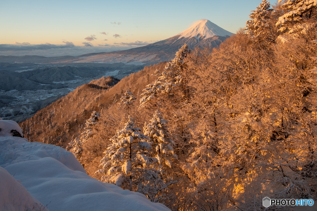 山肌染めて