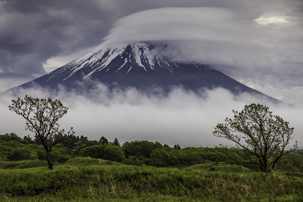 笠雲なびく