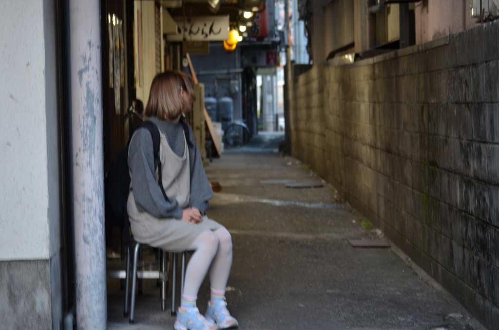 ラーメン屋の前