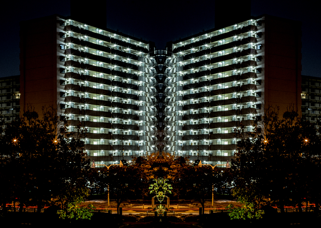 夜のマンション