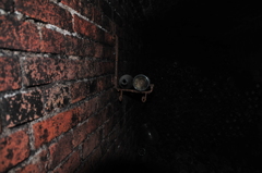 赤レンガとビン