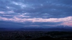 盛岡市と岩手山 夜明け