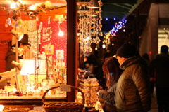 足が止まる冬の店