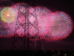 花火と鉄塔