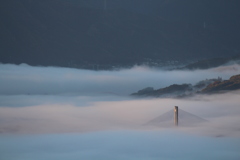 雲海に浮かぶ橋