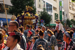 老いも若きも、ワッショイ、ワッショイ！