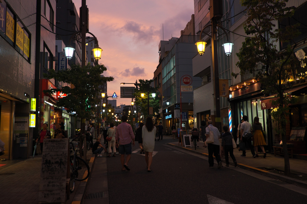 夕闇せまる神楽坂