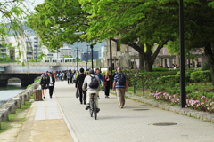 右端奥に見えるのが原爆ドームです