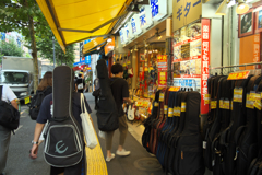 楽器店では