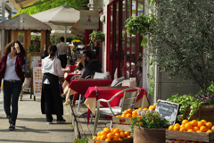 「何か他に注文ございますか？」