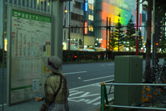 黄昏時のバス停