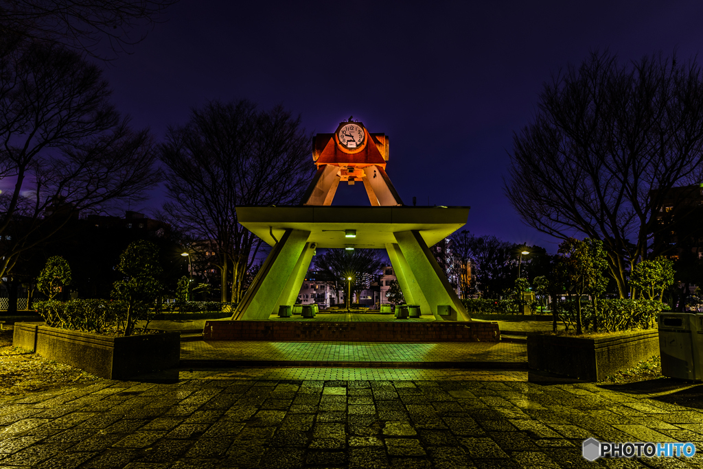 そびえ立つ時計台-HDR-