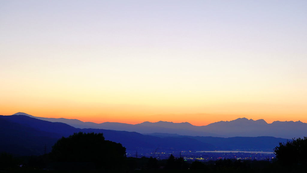 春の日の信州の夕暮れ。