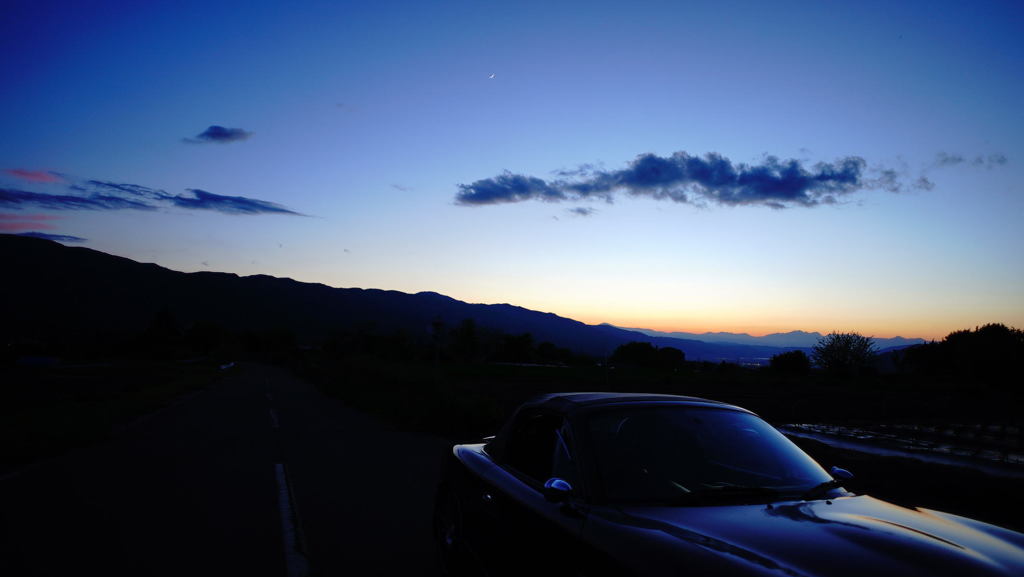 春の日の信州の夕暮れ。