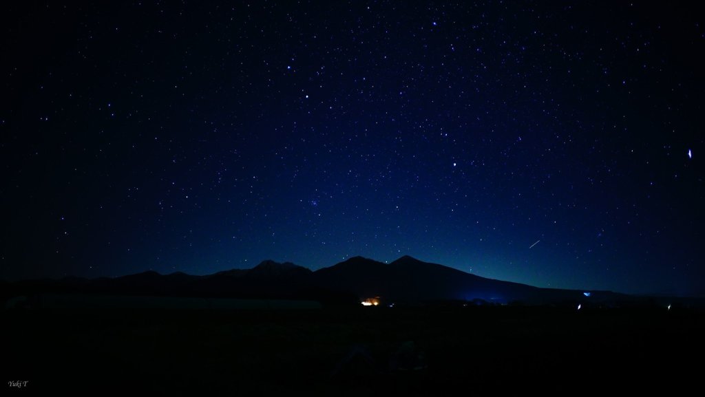 八ヶ岳と夜空