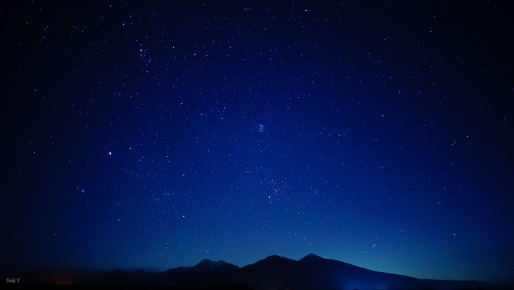 冬の夜空と八ヶ岳
