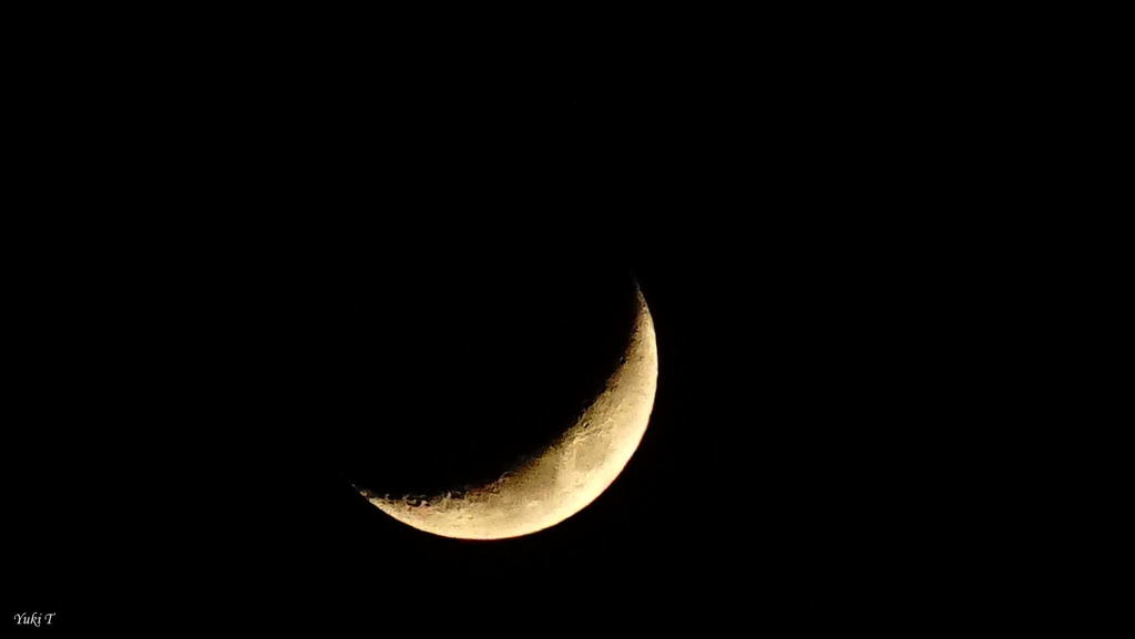 三日月の夜。