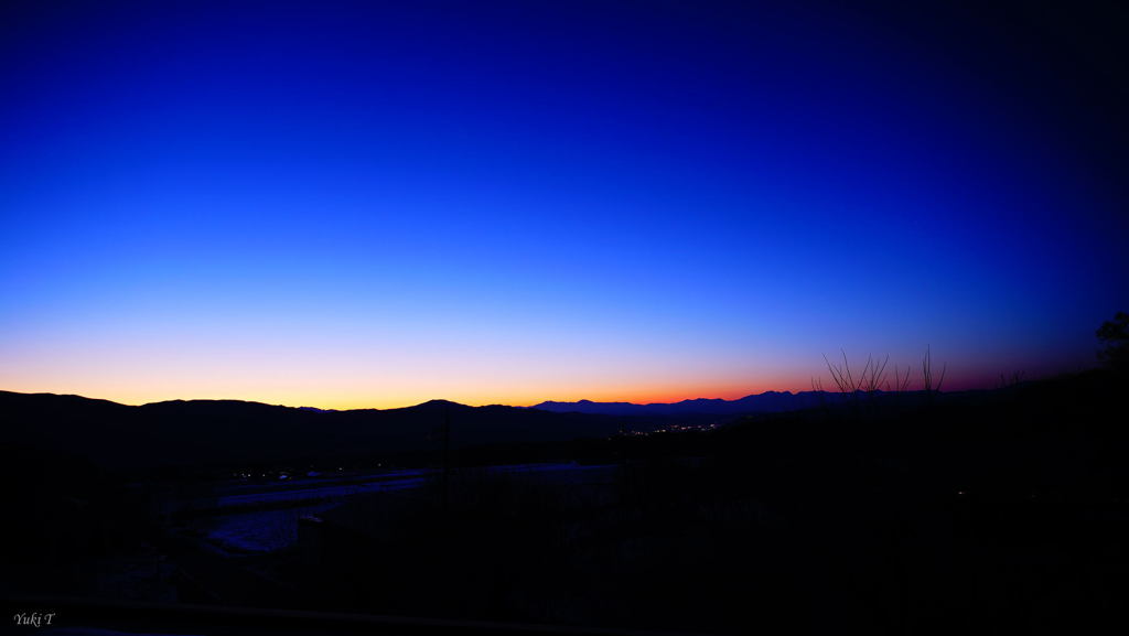 春の日の信州の夕暮れ。