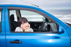 青い車