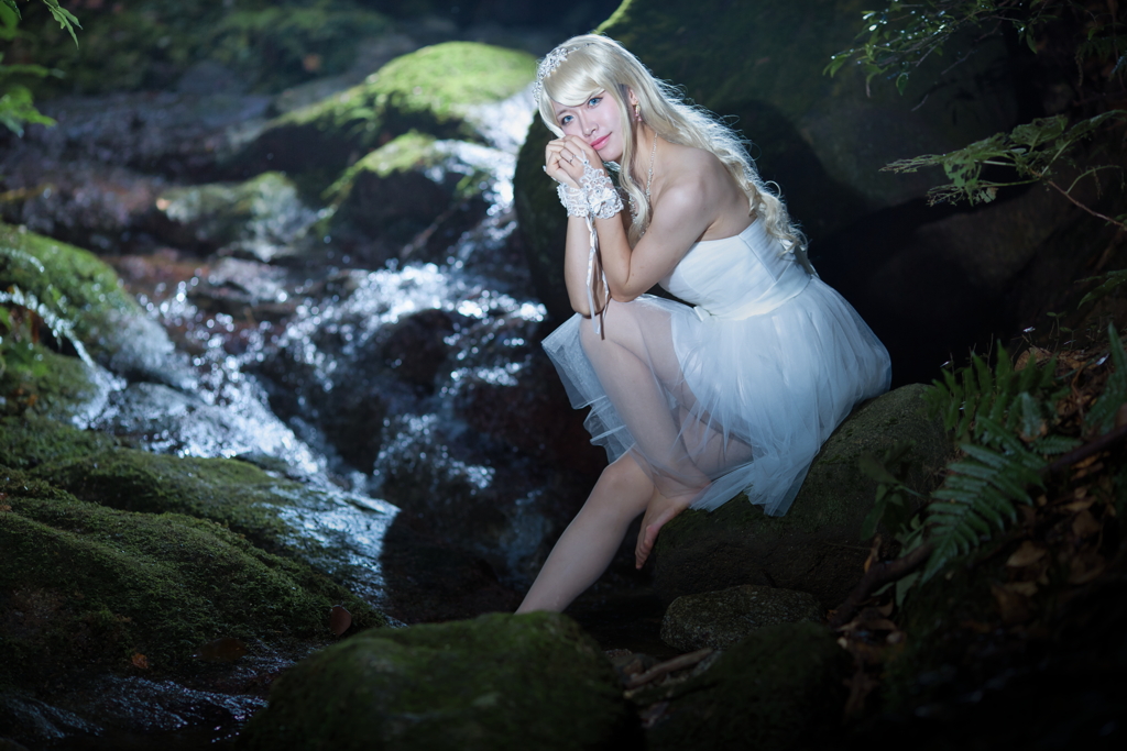 とある山奥の水源の美女