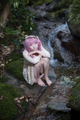 座って