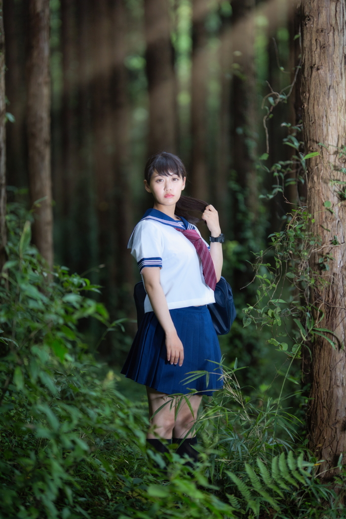 制服の子のいる森