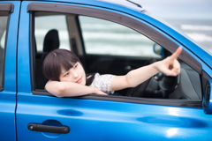 青い車