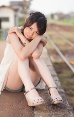 じーとしてて