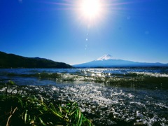 波打つ河口湖