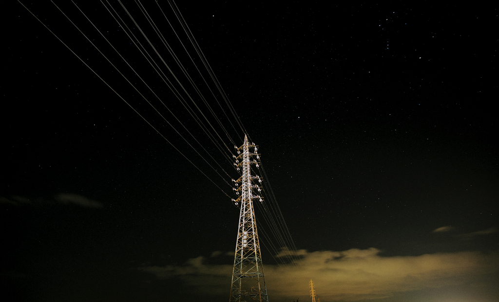 夜空の鉄塔