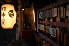 夜の神社にて