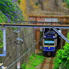 こちらのトンネルは江ノ電の極楽寺駅の近くです