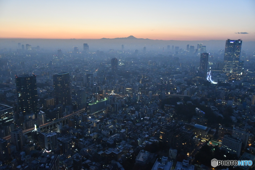 東京の夜景 富士山が見えます