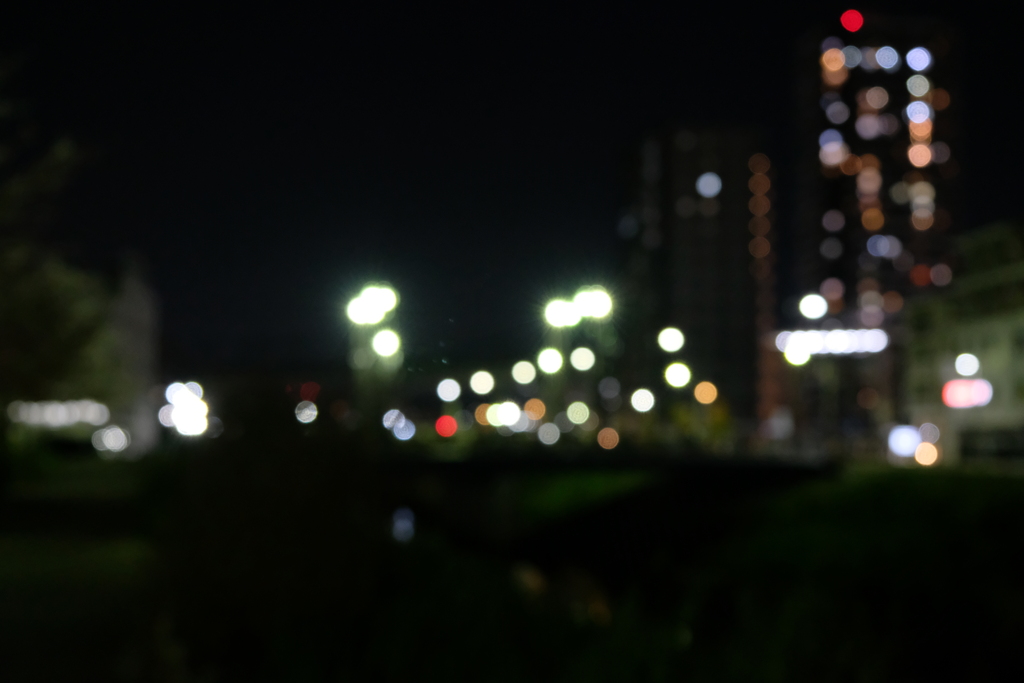 桜と新幹線３（ほぼ同じ場所での夜景）ボケ まとも？