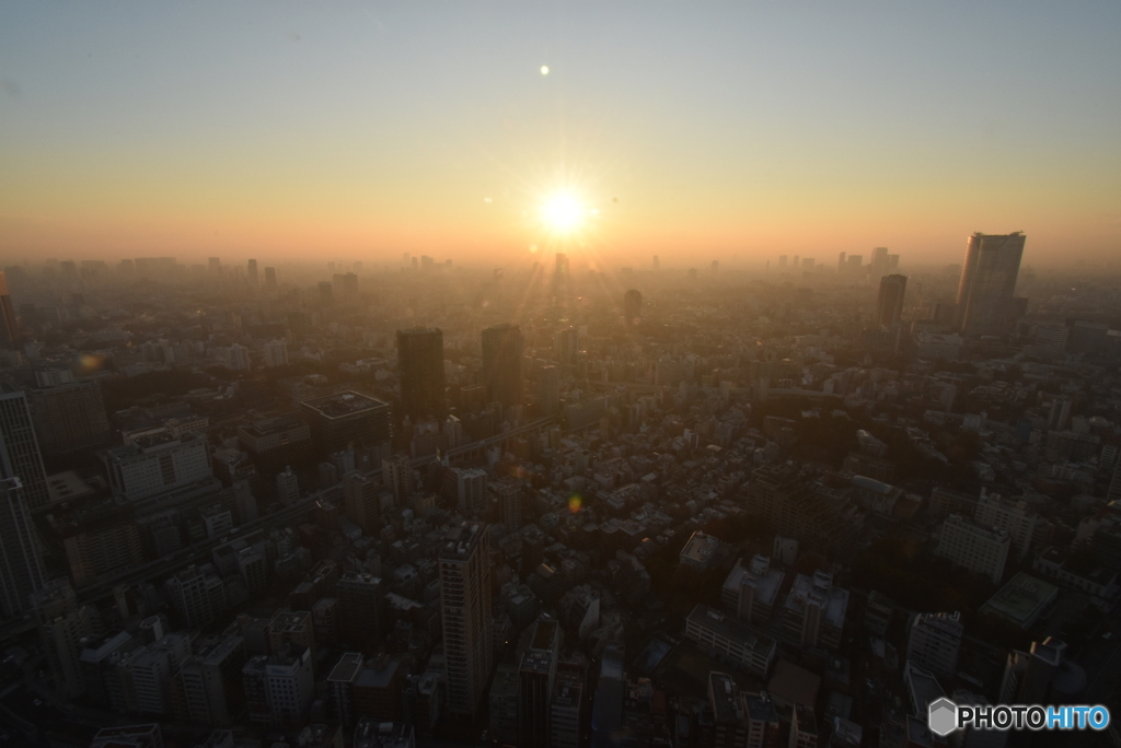 東京タワートップデッキツアー・夕日を帯びても靄っている東京