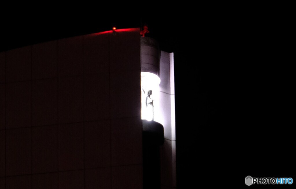 みなとみらい夜の散歩 グランドインターコンチネンタルホテル 頂上の女神像