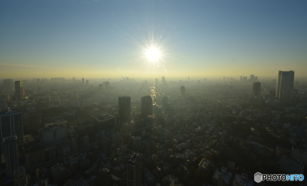 東京タワートップデッキツアー・東京の街が靄に包まれている