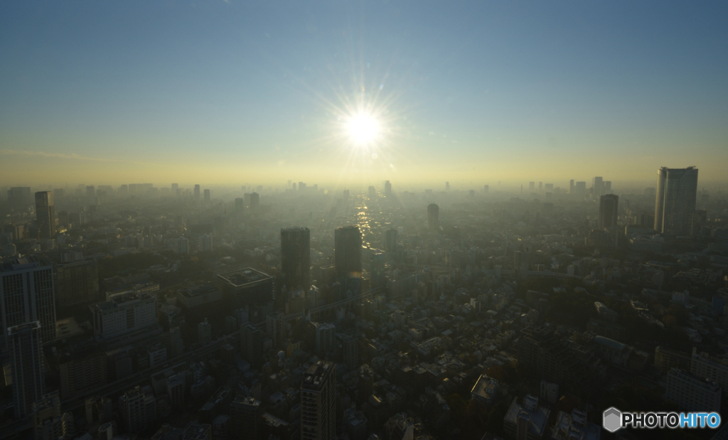 東京タワートップデッキツアー・東京の街が靄に包まれている