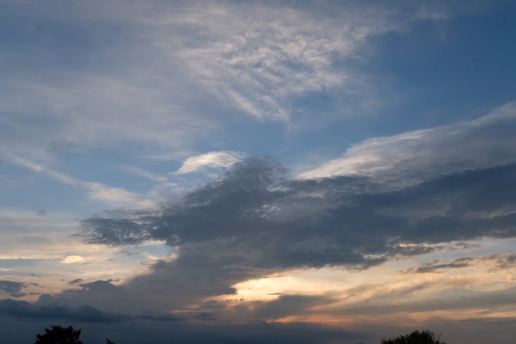 空の雲を見ると暑さを忘れそう