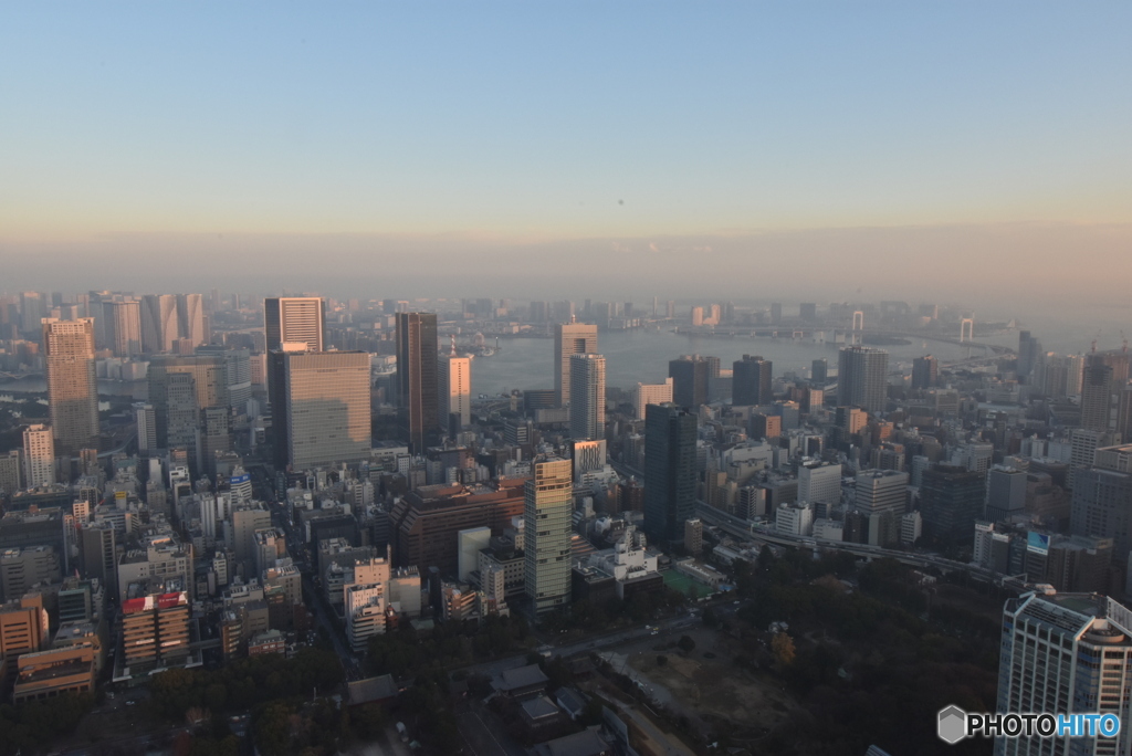 東京タワートップデッキツアー・夕日が反映・お台場方面