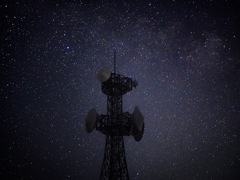 電波塔と星空