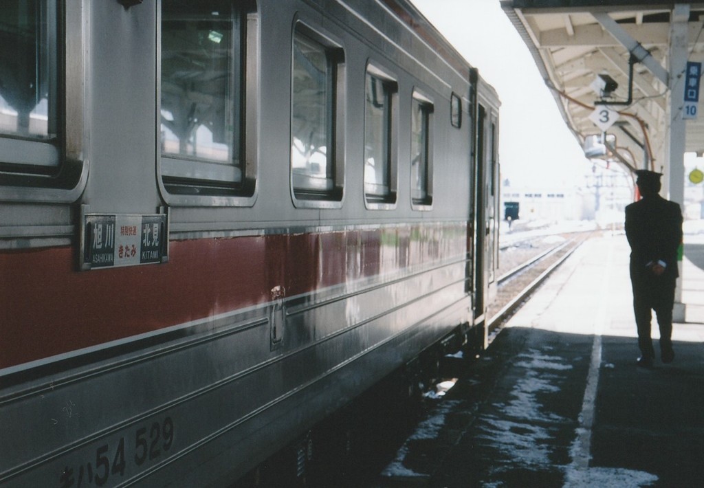 発車を待つ間にて…