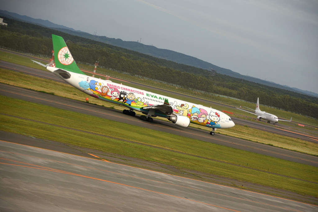 EVE AIR  AIRBUS A330-300 ①