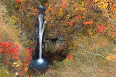 駒止の滝 秋景 紅と鮮青
