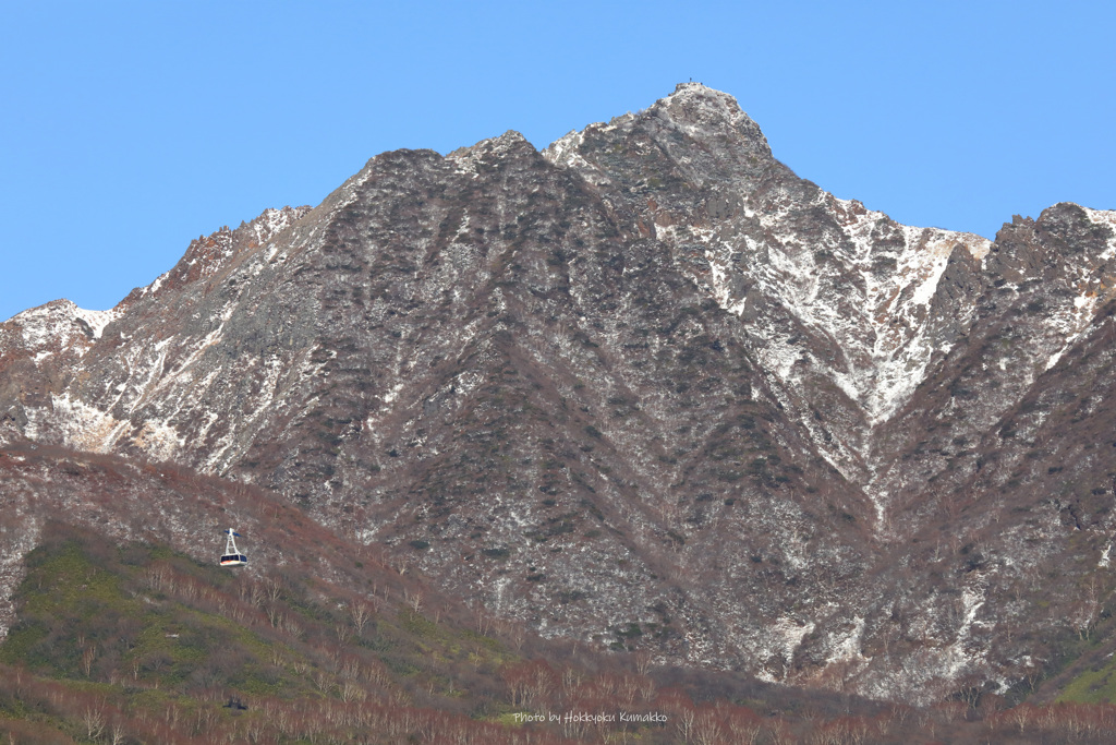 朝日岳とロープウエイ