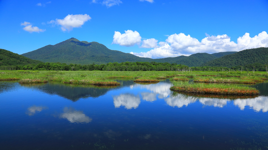 夏雲・池塘・燧ケ岳