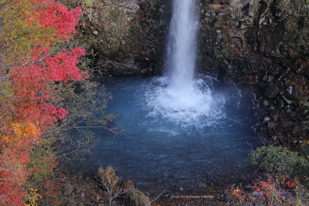 駒止の滝 秋景 泡