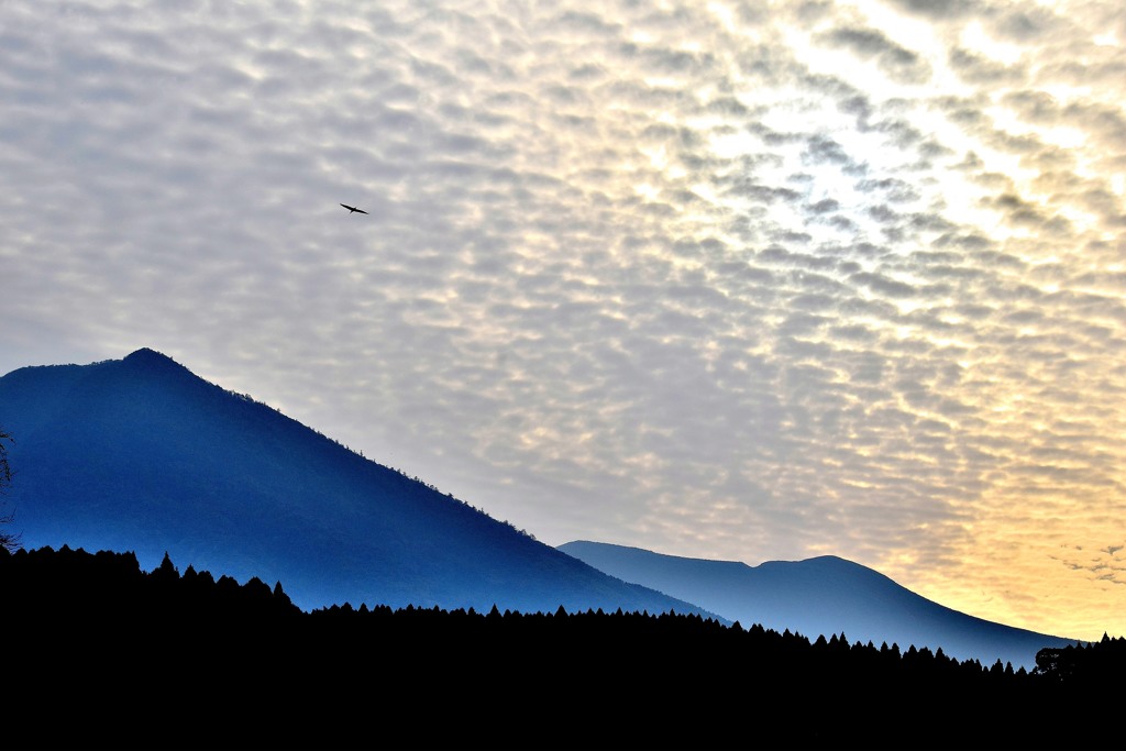 霧島の山々に日が落ちて