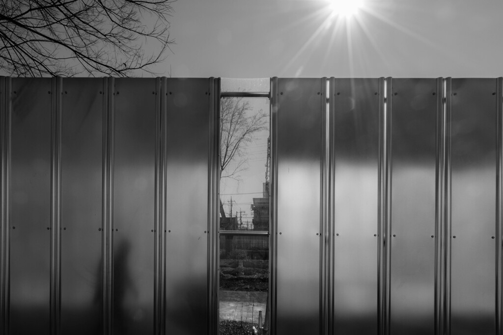 閉ざされた向こう側