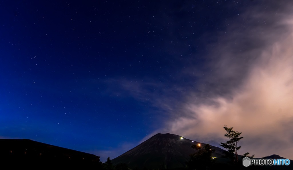 富士山から噴煙が？